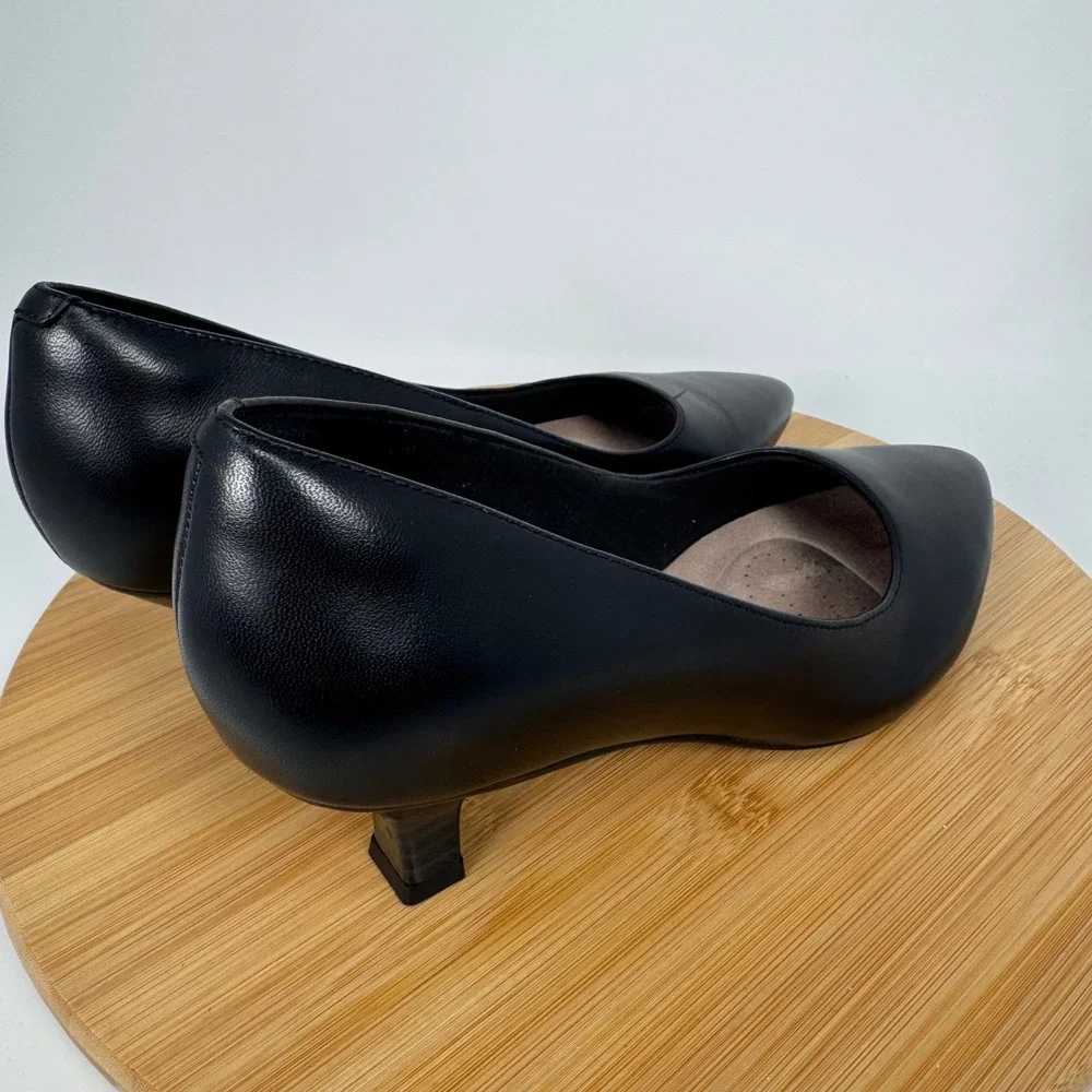 Clarks Black Leather Pointed Toe Kitten Heel Pumps Womens Size 9.5M | Work